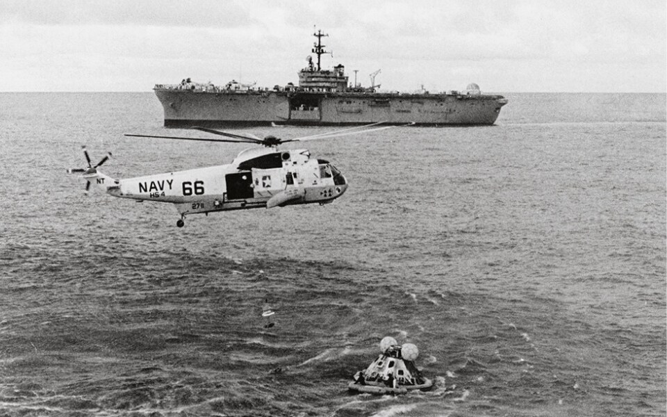 apollo13-splashdown.png