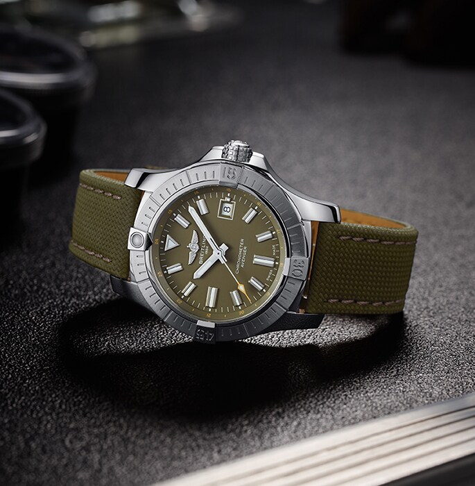 wosus_breitling2wide_avenger43greendial_desk_oct21.jpg